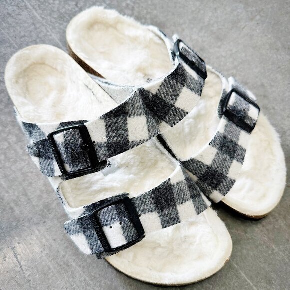 Like New! Birkenstock Arizona White and Black Plaid Shearling Sandals Size 40 - Picture 1 of 4